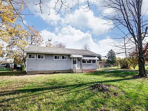 3rd image of 2801 E Dorothy Ln