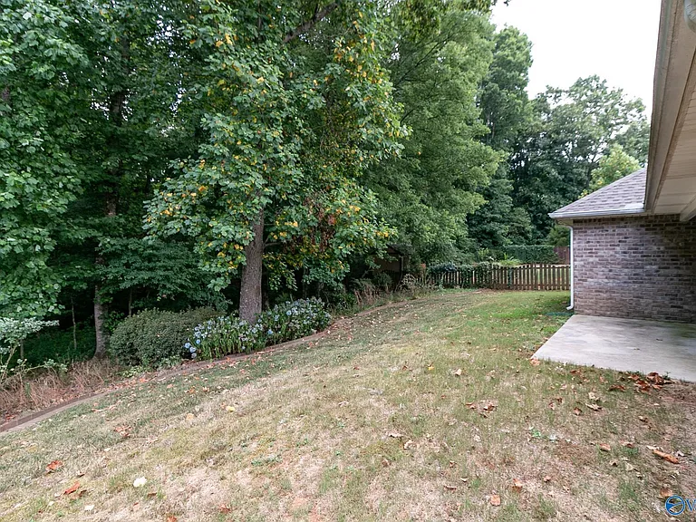 124 Wittington Ln — Photo 28