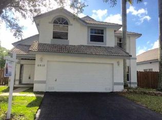 6910 NW 28th St, Margate, FL 33063