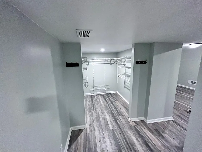 119 W Sycamore St #B — Photo 9