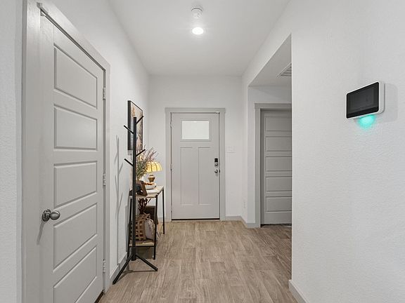 4th image of 15145 Elizabeth Dr