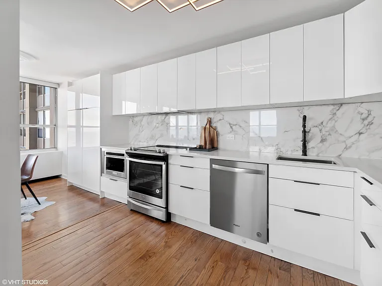 655 W Irving Park Rd #4910 — Photo 5
