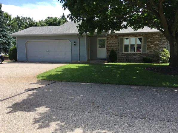 6759 Leisure Creek Dr SE, Caledonia, MI 49316