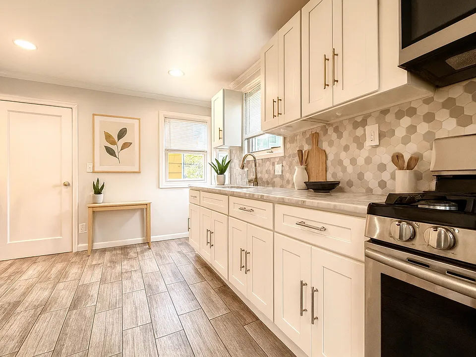 152 Maple Ave #2C