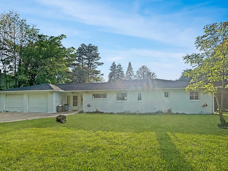 2429 Sarah Dr — Photo 14