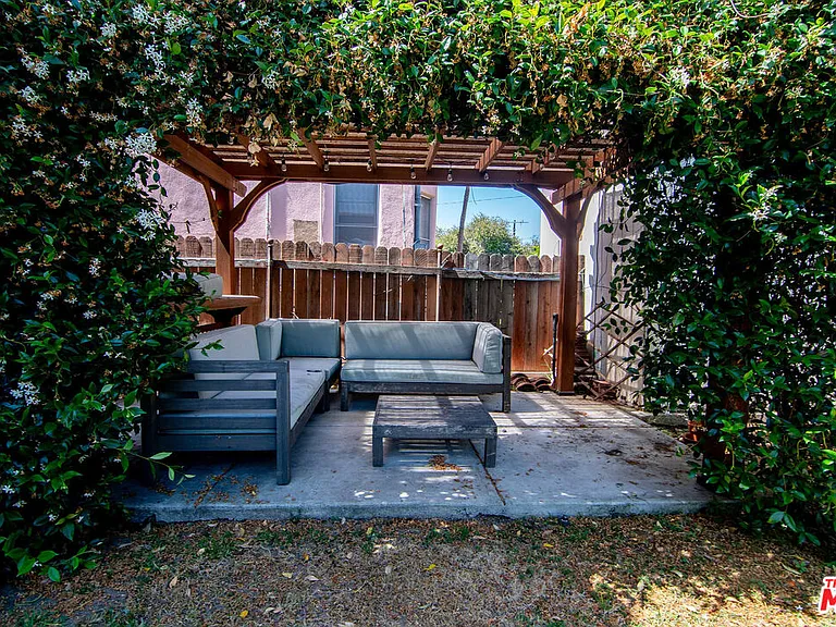 1159 S Hayworth Ave #1/2 — Photo 22