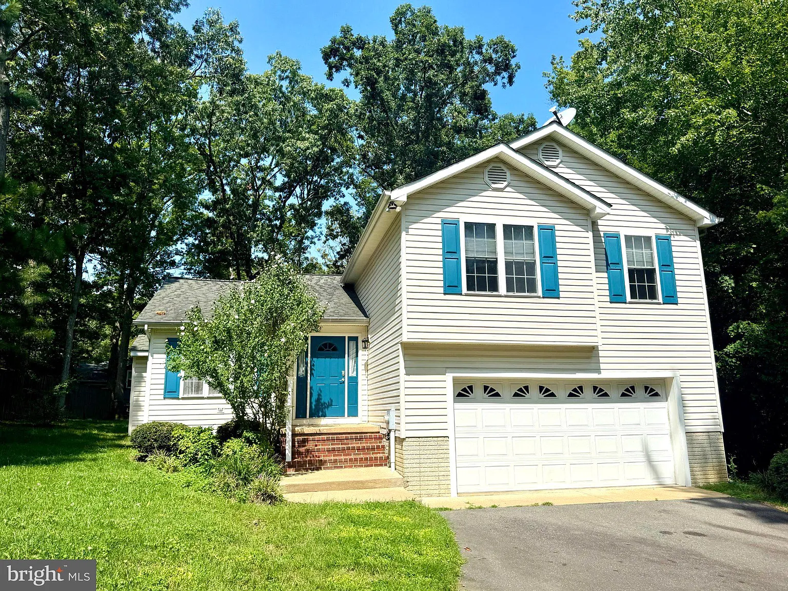 3 bed, 2.0 bath, 1786 sqft, $2,175 — Photo 1