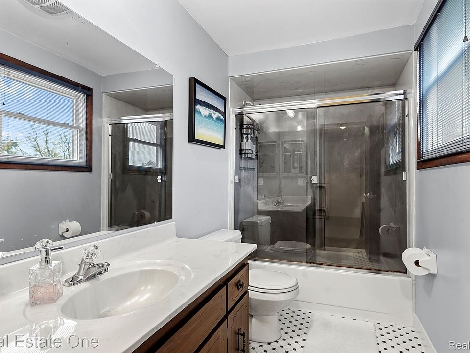 23359 Port St, photo 13