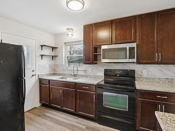 5th image of 7122 Bluecrest Dr