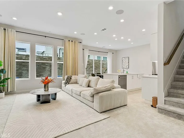 181 Pin Ln — Photo 2