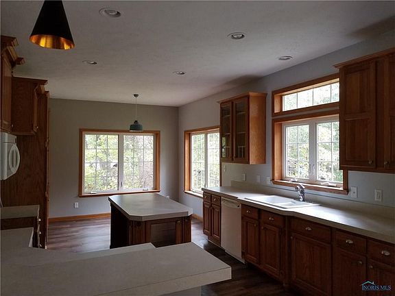 5th image of 3161 Woodside Dr