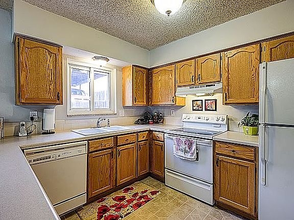 3rd image of 5677 S Lowell Blvd