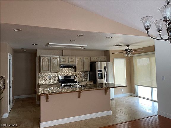 3rd image of 3411 Meridale Dr
