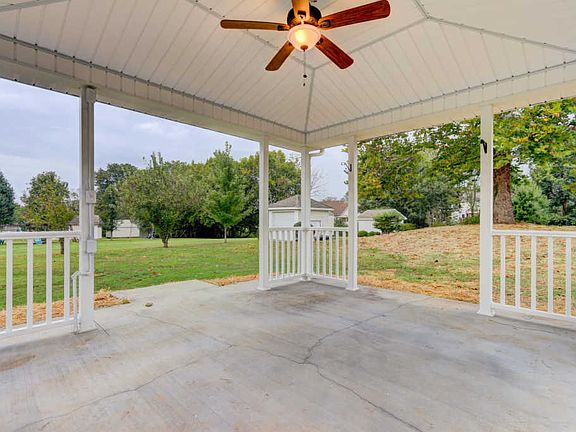 3rd image of 1505 Paxton Dr