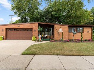 14400 Oak Park Blvd, Oak Park, MI 48237