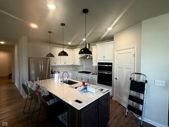 3rd image of 794 Alumroot Dr