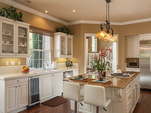 Kitchen incl wine fridge!