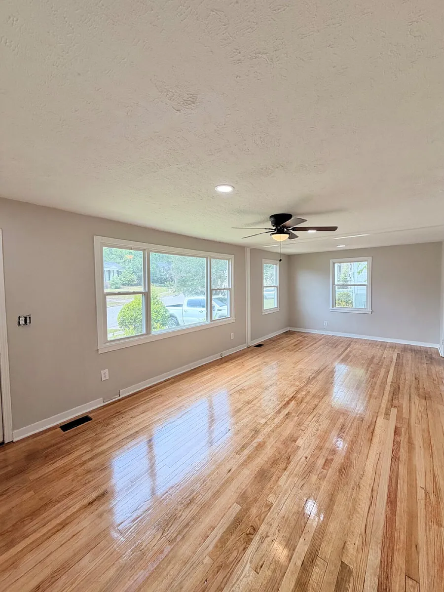 Building Photo - 656 Seymour Dr