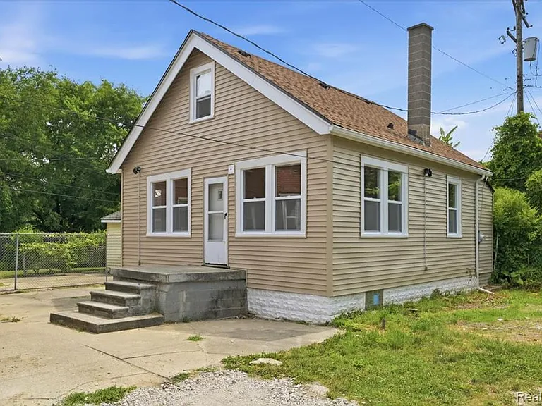 2245 W Grand St — Photo 25