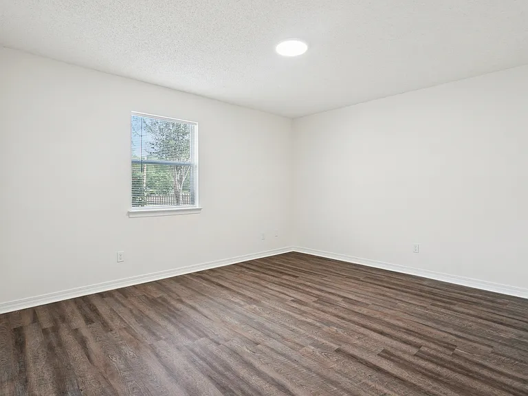 Courtney Heights — Photo 10