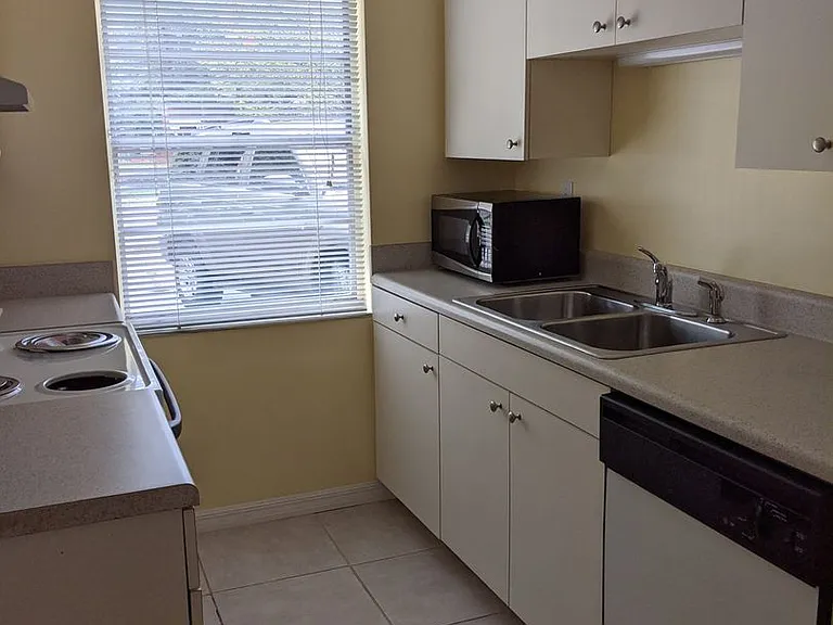 1824 SW 70th Ter — Photo 8