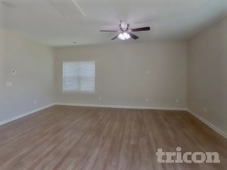437 Eastfair Dr — Photo 4