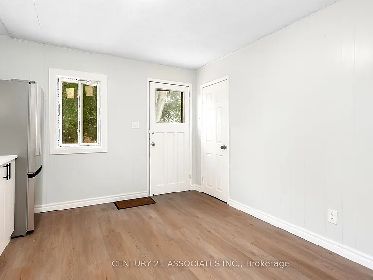 48 King St — Photo 16