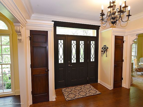 3rd image of 601 Nor Oaks Ct