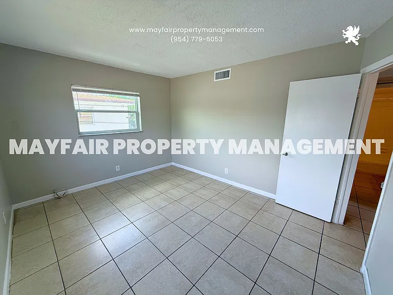 401 NW 43rd St #6 — Photo 7