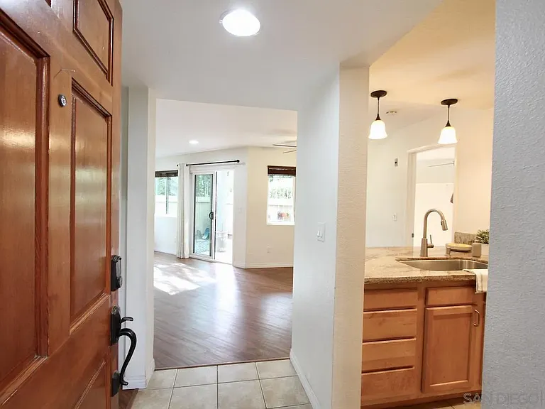 3021 Golden Oak Way — Photo 2