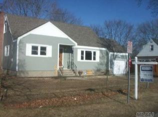 99 Barnum St, West Babylon, NY 11704