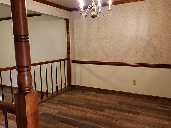 3rd image of 242 Windbrooke Ln