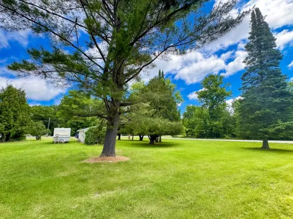 1925 E Hubert Rd, Hubbard Lake, MI 49747