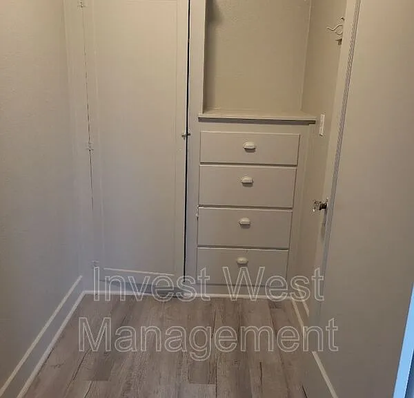 615 NE 6th Ave #10 — Photo 8