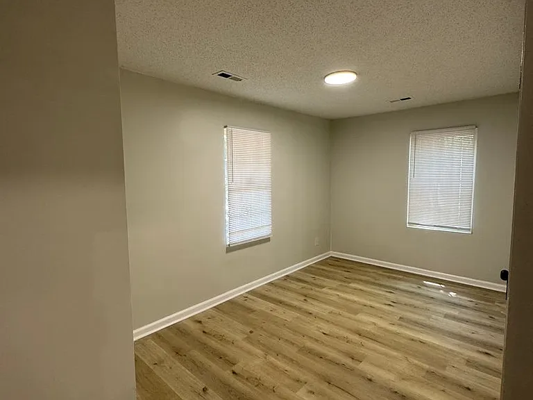 2109 Albany St — Photo 15