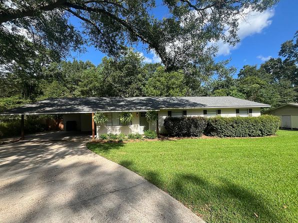 202 Pinehills Dr