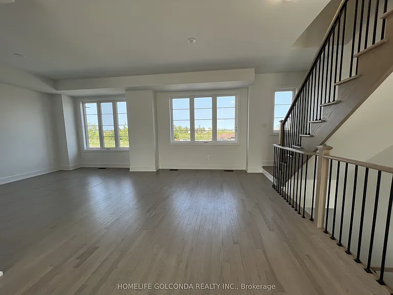 8 Sobczak Dr — Photo 5