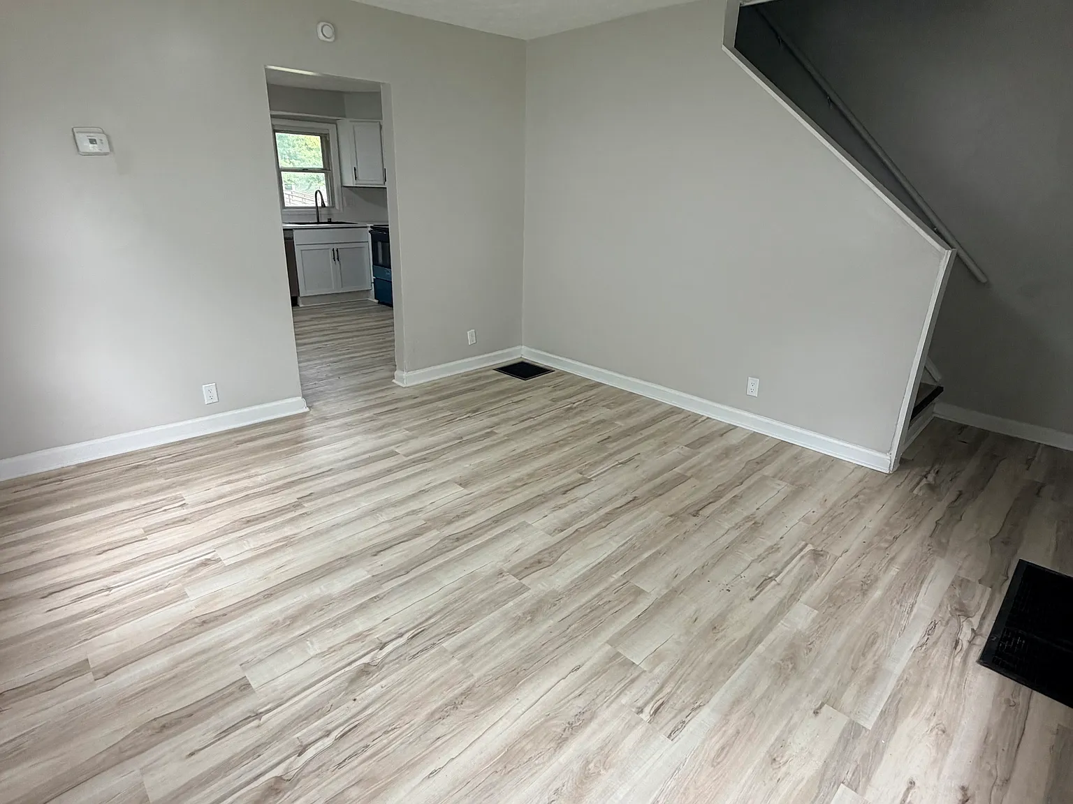 2 bed, 960 sqft, $900 — Photo 2