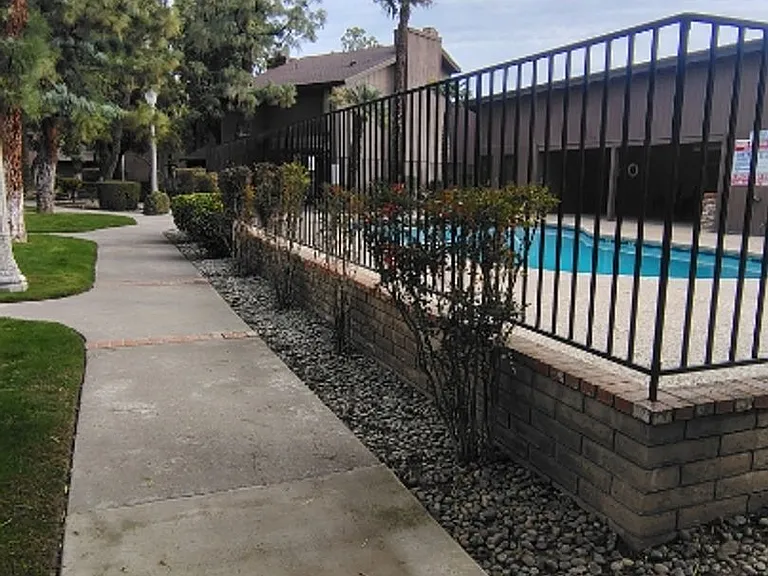 1852 1978 Whitley Avenue 1943 #1965 — Photo 7