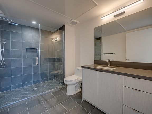 5th image of 5122 W Maplewood Ave #5d96b74bb