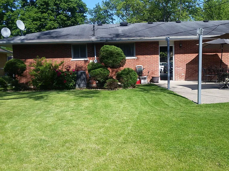 590 Clayton Ln — Photo 27