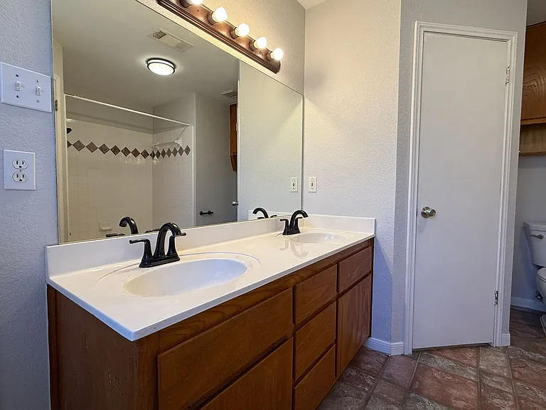1820 Fleetwood Dr — Photo 15