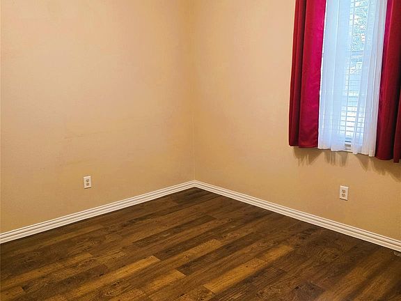 3rd image of 24039 Clipper Hill Ln