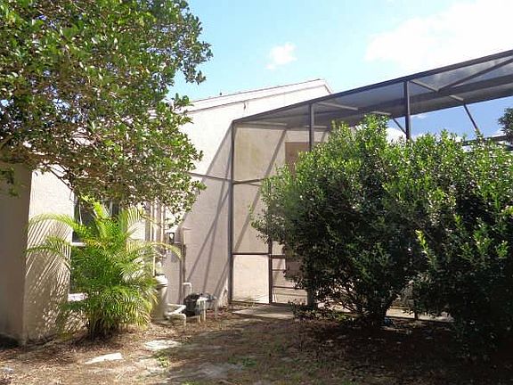 2nd image of 1058 Alvina Ln