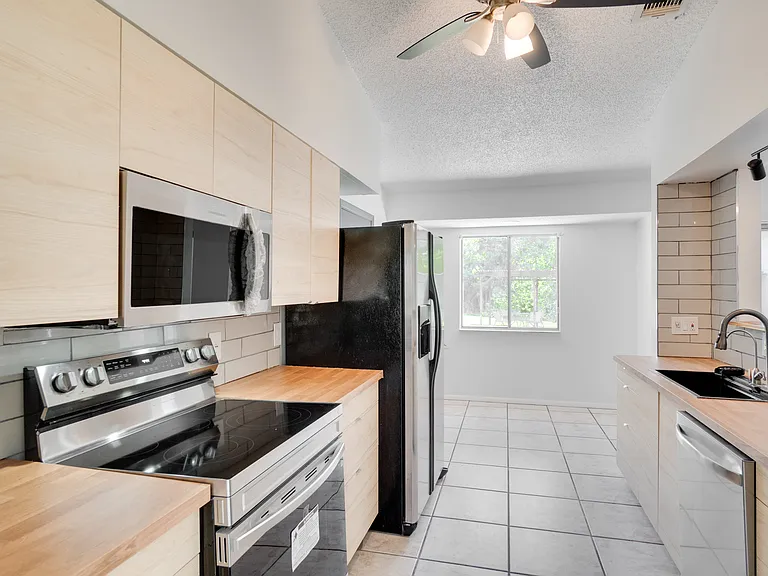 8724 Tall Pine Ln — Photo 22