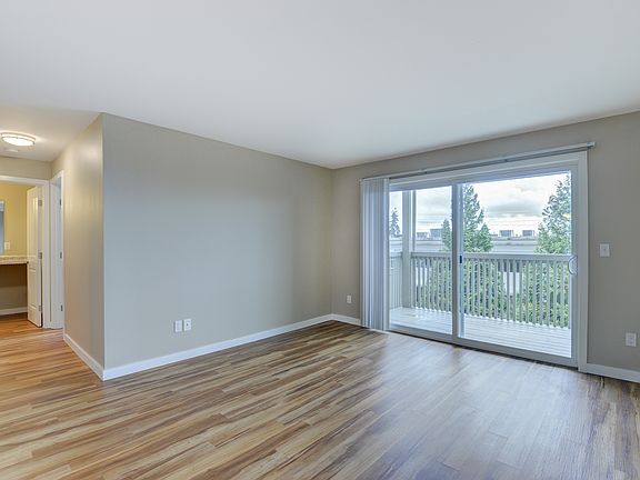 3rd image of 10835 NE 68th St
