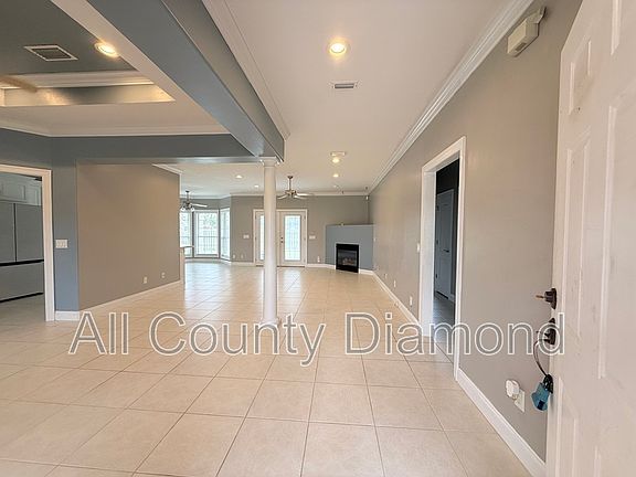 4th image of 3719 Bay Tree Rd