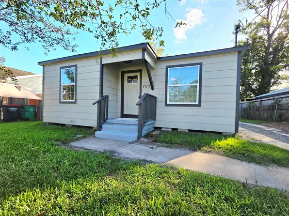 707 E Adoue St, Baytown, TX 77520