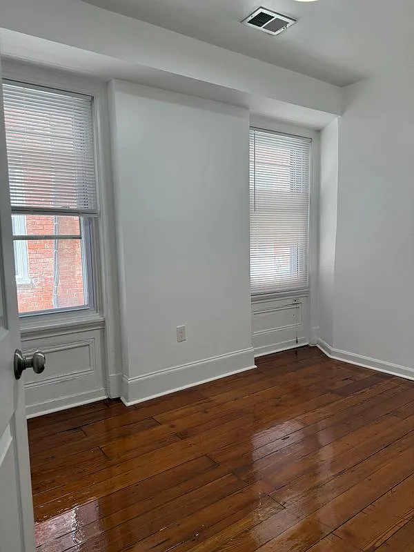 2 bed, 1.5 bath, 1200 sqft, $2,500 — Photo 3