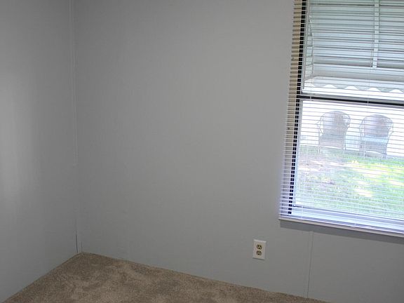 8th image of 576 Jessica St SE